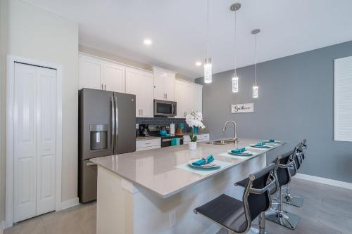 (BV4834) Storey Lake Home 4/3 Private Pool & Free Waterpark - image 16