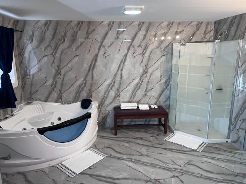 Suite, deluxe, bañera de hidromasaje