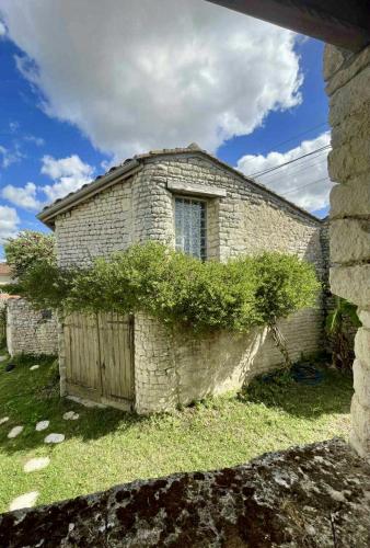 Viesnīcas āriene, Le Nid Charentais in Echallat