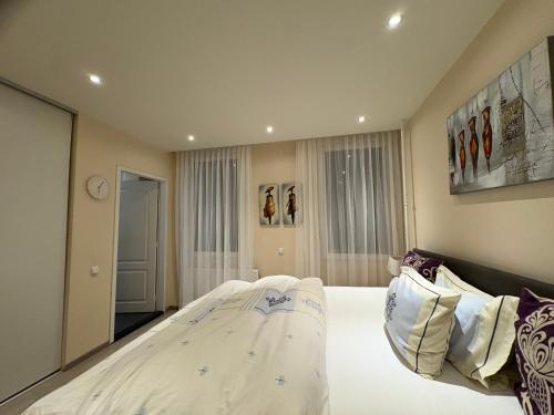 Border Bliss - Private Room with Bathroom in a Cozy Home in Kerkrade