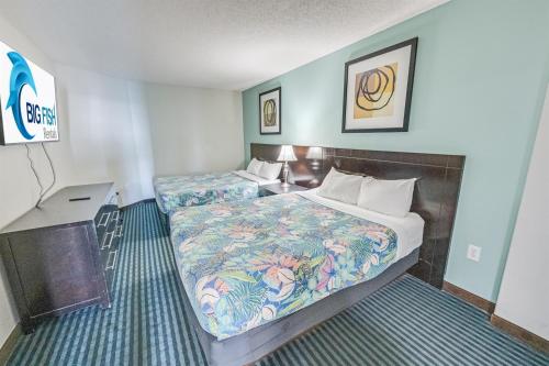 Amazing Views from this 12th Floor 1 BR 1BA Cozy Suite! - image 10