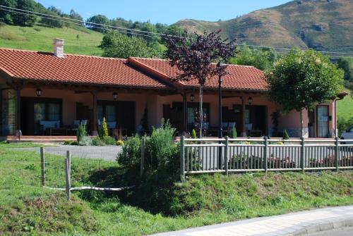  Apartamentos El Pedrayu in Onís
