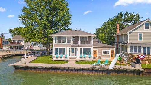 Grand Horizon St Clair Riverfront Oasis