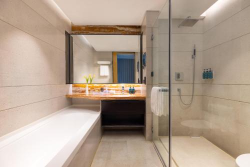 room detail thumbnail 2