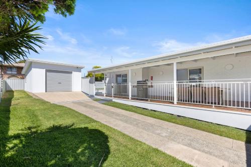 Villa Burra - Pet Friendly - 5 Mins Walk to the Beach in 杰维斯湾