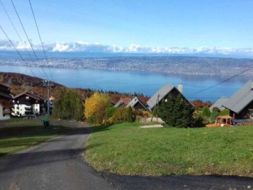Appartement spacieux proche pistes avec parking prive in Thollon-les-Memises
