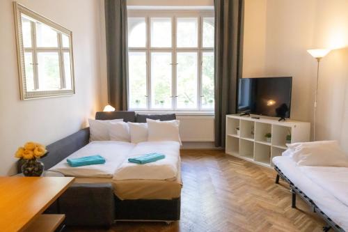 Apartments 5 minutes walk from Old Town - 102 m2 w balcony, view, shower plus bath, Praha (fotografie 10)