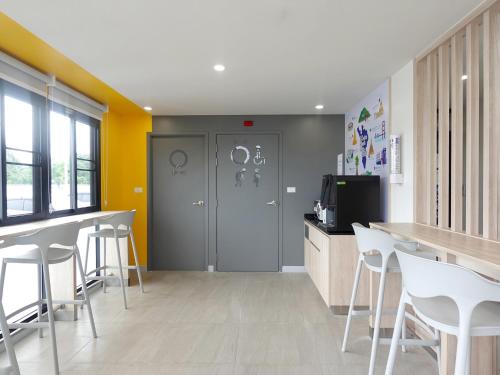 Facilities, HOP INN Tak in Tak