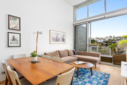 Charming Modern Apartment with City Views in Glebe