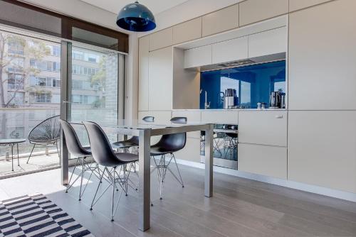 Explore Sydney from Stylish North Shore Apartment - image 5