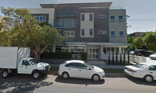 Comfy 1-Bed Apartment in Perfect Location - image 9