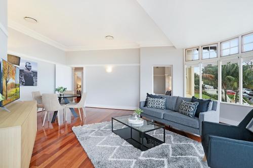 Huge Harbour View Apartment In Historic Home - image 6