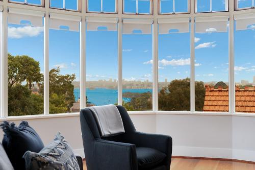 Huge Harbour View Apartment In Historic Home - image 8