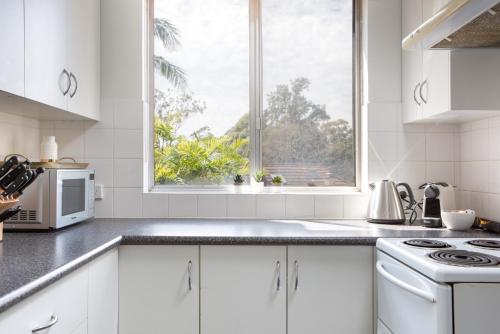 Sunny Apartment in Quiet and Green Neighbourhood - main image