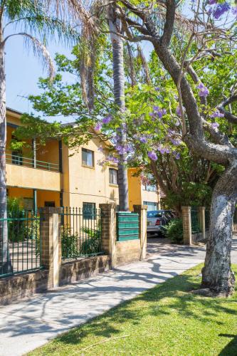 Suburban Two-bed Apartment with Parking and Patio - image 6