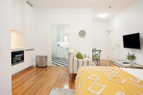 Funky Inner West Studio with Private Patio - image 4