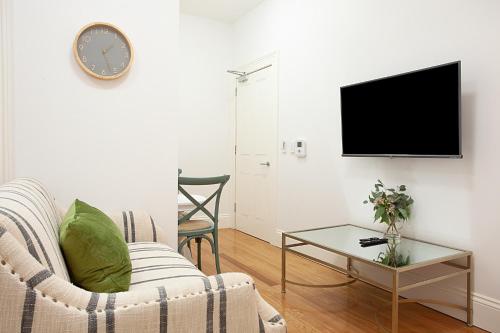 Funky Inner West Studio with Private Patio - image 5