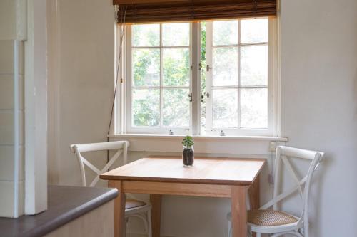 Chic Apartment with Sun Lounge Near Manly Beach - image 4