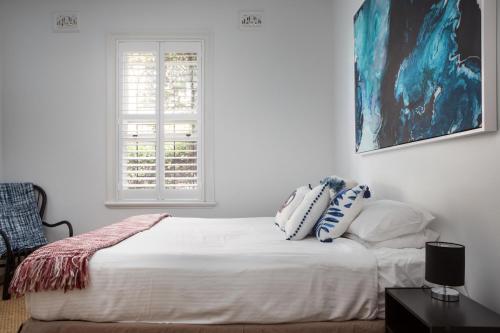 Elegant 3-Bed Heritage House near Parks and Cafes - image 29