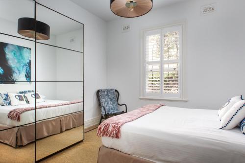 Elegant 3-Bed Heritage House near Parks and Cafes - image 18