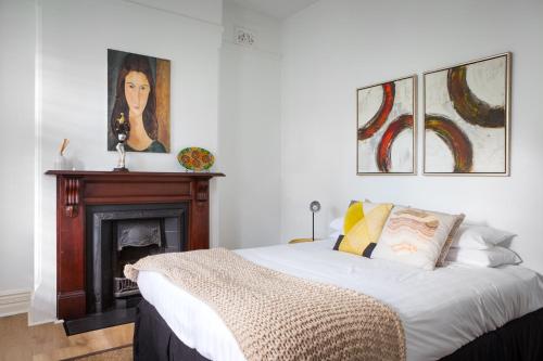 Elegant 3-Bed Heritage House near Parks and Cafes - image 34