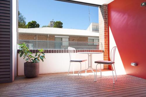 Stylish Studio with Balcony near Darling Square - image 11