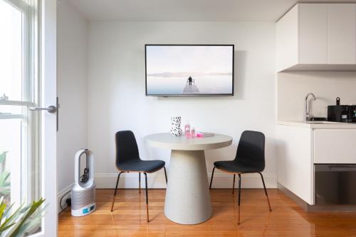 Boutique Studio Apartment in Heritage Home - image 9