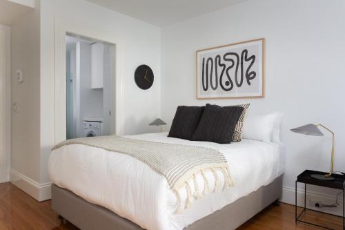 Boutique Studio Apartment in Heritage Home - image 7