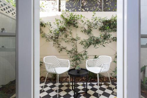 Boutique Studio Apartment in Heritage Home - image 2