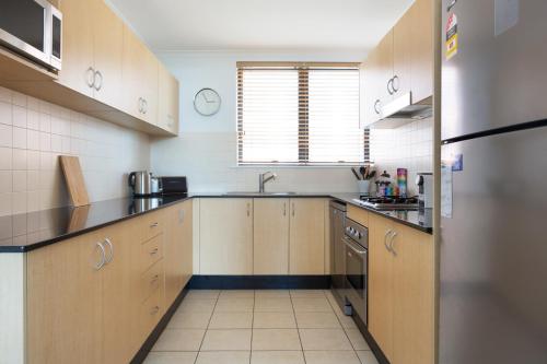 Chic Unit with Rooftop Terrace near Sights & Shops - image 6