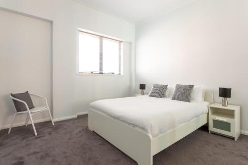 Chic Unit with Rooftop Terrace near Sights & Shops - image 12