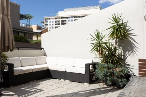 Chic Unit with Rooftop Terrace near Sights & Shops - image 13