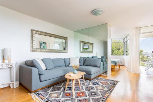 Bronte Beach Coastal Apartment with Ocean View - image 8