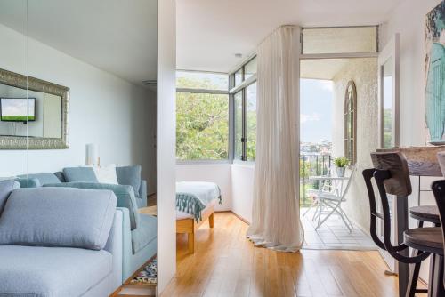 Bronte Beach Coastal Apartment with Ocean View - image 8