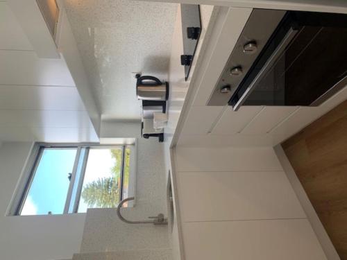 Bronte Beach Coastal Apartment with Ocean View - image 9