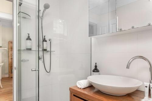 Spacious 2-Bed Apartment in the heart of Manly Sydney 