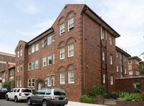 Spacious 2-Bed Apartment in the heart of Manly - image 7