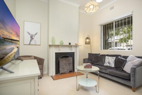 Comfortable Terrace in Central Location - image 6
