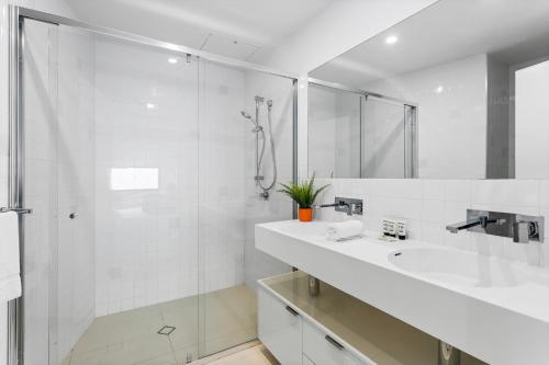 Spacious and Superb 3-bed Apartment - image 5