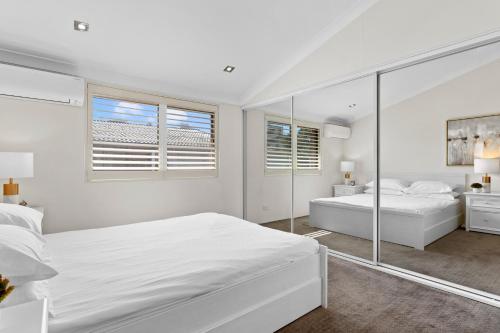 Elegantly Modern 2-Bed In The Heart of Chippendale - image 12