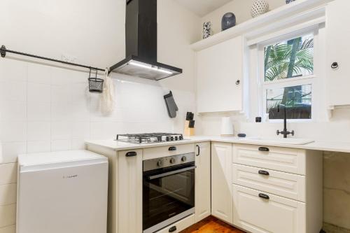 Art Deco Apartment Meters Away From The Beach - image 10