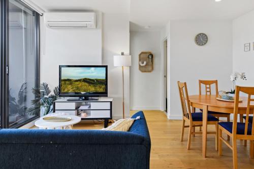 Cosy 1-Bed with Private Balcony By Showgrounds in 弗萊明頓