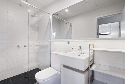 Cosy 1-Bed with Private Balcony By Showgrounds in 弗萊明頓