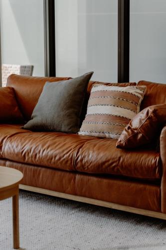 Center 1-Bed with Gym BBQ and Stunning Views - image 5