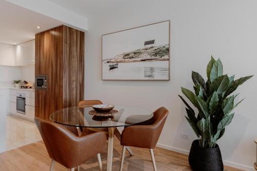 Center 1-Bed with Gym BBQ and Stunning Views - image 2