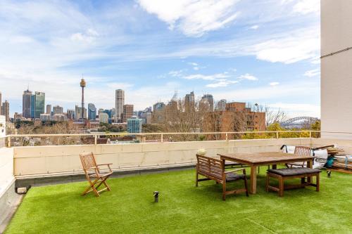Eclectic Art Deco Apartment in great location