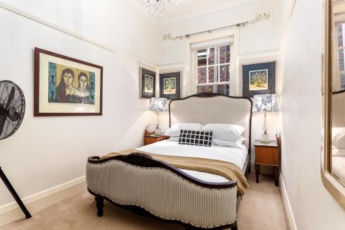 Eclectic Art Deco Apartment in great location - image 3
