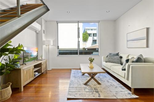 Beautiful Bondi 1-Bed Apartment Meters from Beach - image 4