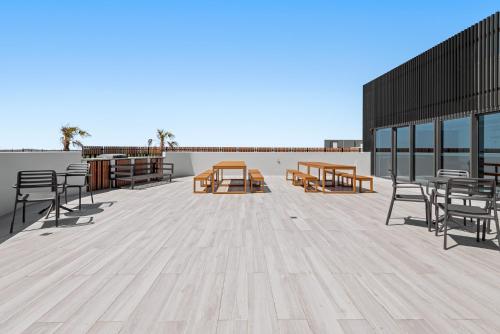 Skyview1-Bed, Infinity Pool, Cinema, Gym & BBQ in Alphington