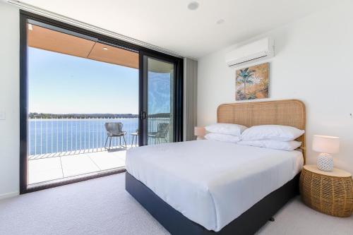 Lavish Coastal 2-Bed with Stunning Ocean Views - Batemans Bay